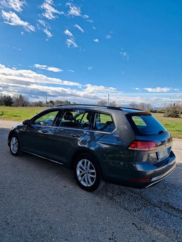 Usata VW Golf VII Business 116 CV (85 kW) 2018 Argento Station wagon