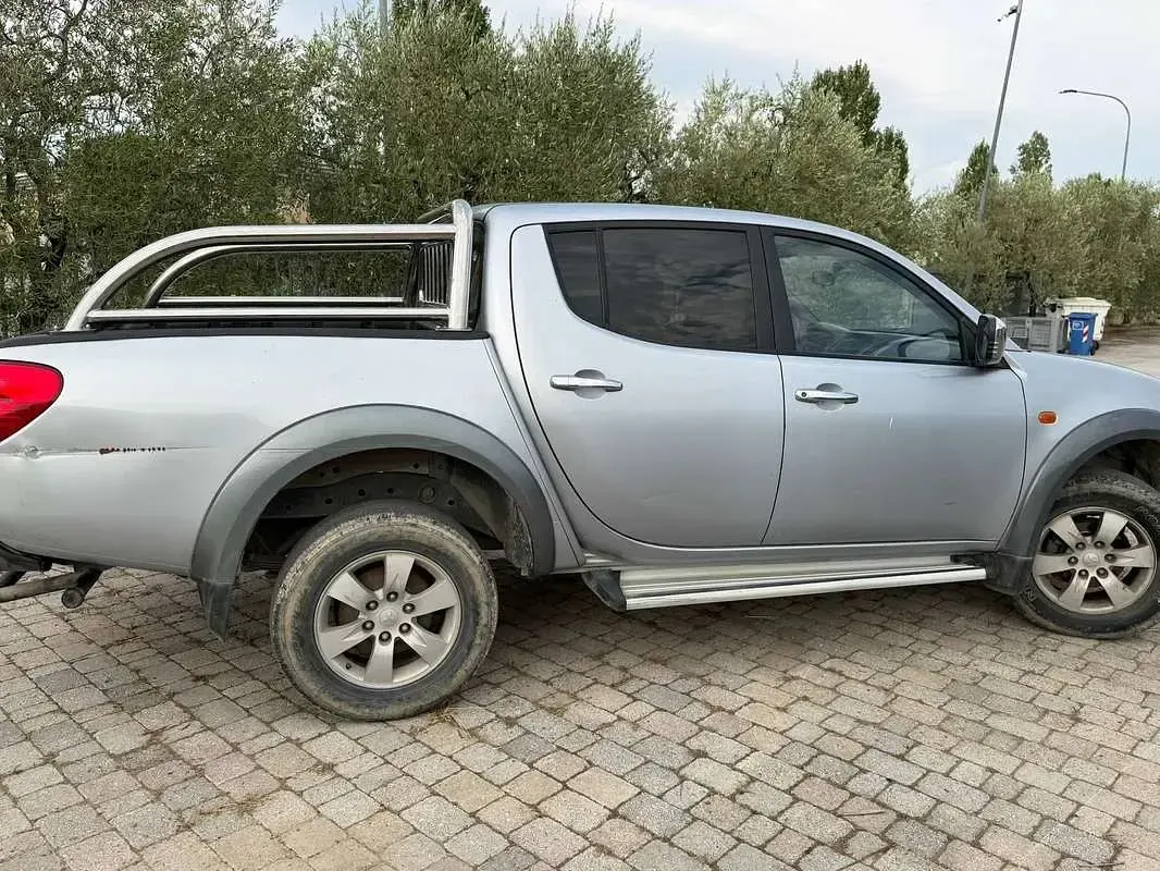 Usata Mitsubishi L200 Intense 136 CV (100 kW) 2006 Argento Pick-up