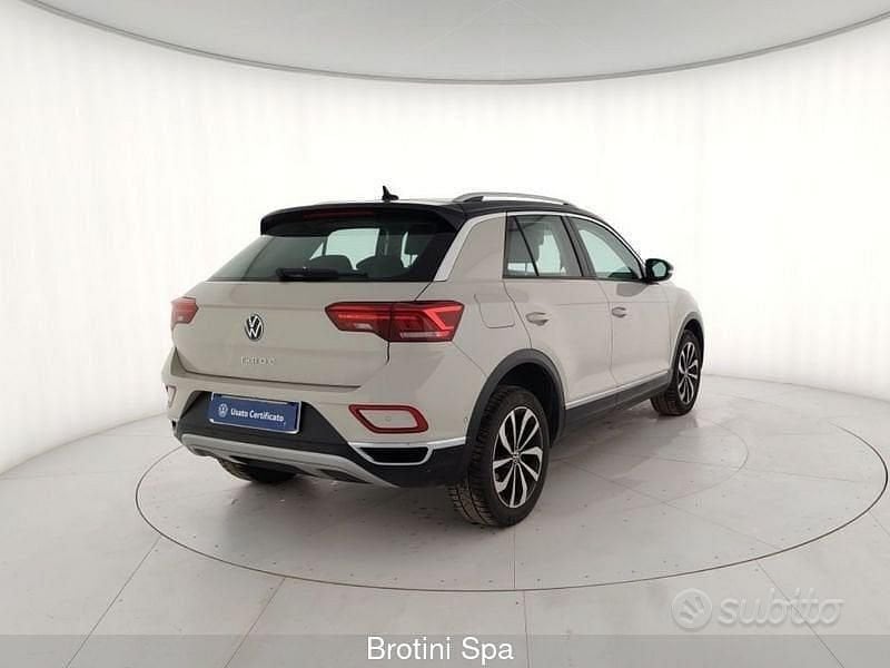 Usata VW T-Roc Style 110 CV (80 kW) 2023 Grigio metallizzato SUV