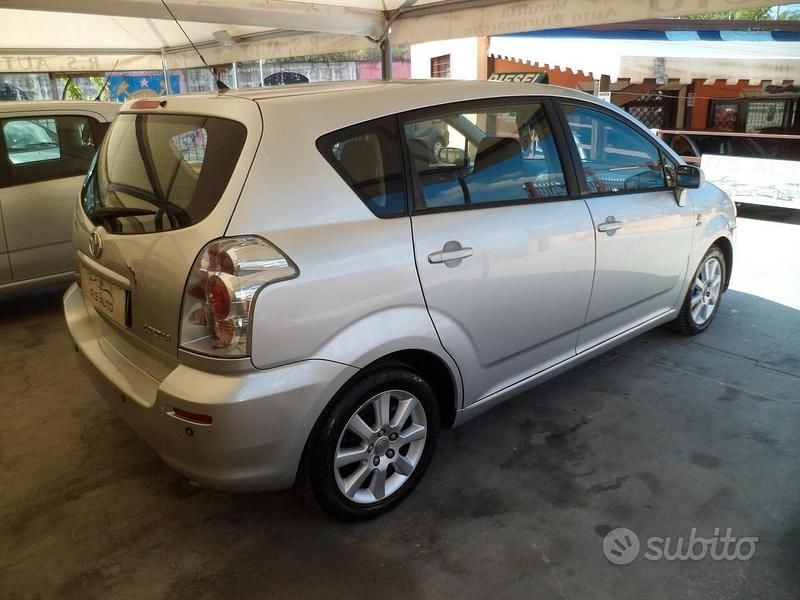 Usata Toyota Corolla Verso 116 CV (85 kW) 2005 Grigio Monovolume