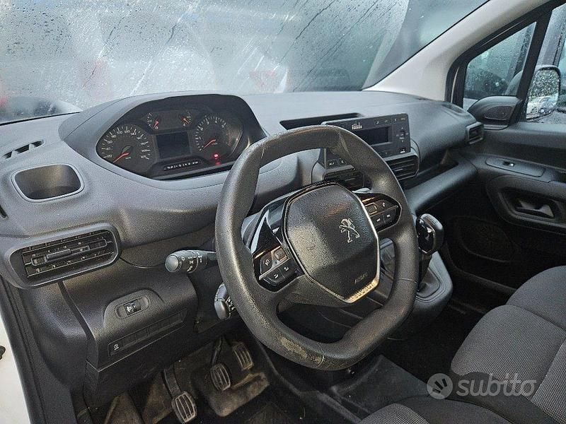 Usata Peugeot Partner Premium 99 CV (72 kW) 2018 Bianco pastello Monovolume