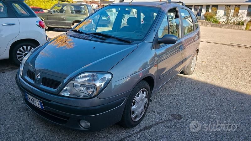 Usata Renault Modus 2002 Grigio Monovolume