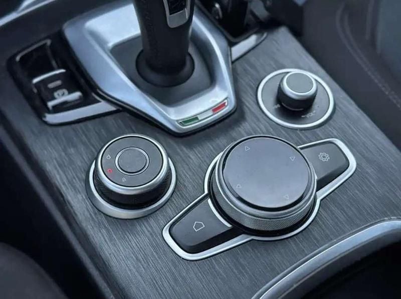 Usata Alfa Romeo Stelvio Business 160 CV (117 kW) 2021 Grigio SUV