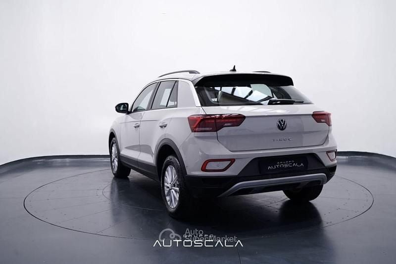 Usata VW T-Roc Life 110 CV (80 kW) 2024 Grigio SUV