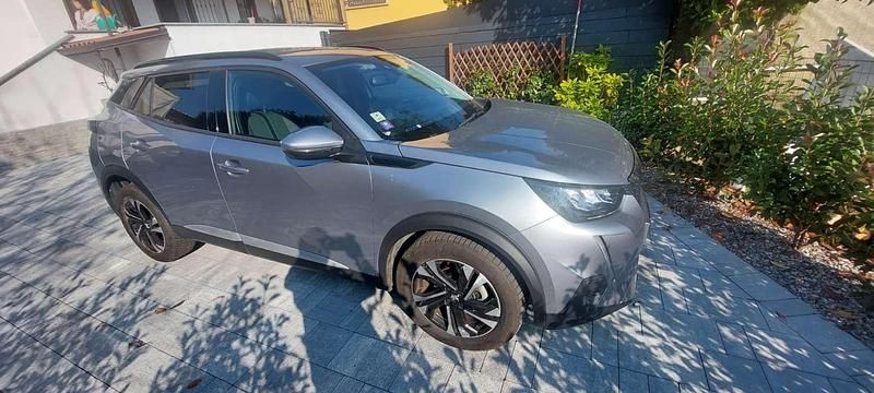Usata Peugeot 2008 Allure 102 CV (75 kW) 2021 Argento SUV