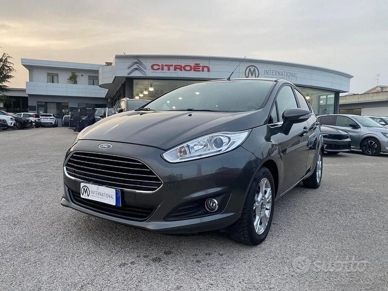 Begagnad Ford Fiesta Titanium 101 HK (74 kW) 2016 Blå Sedan