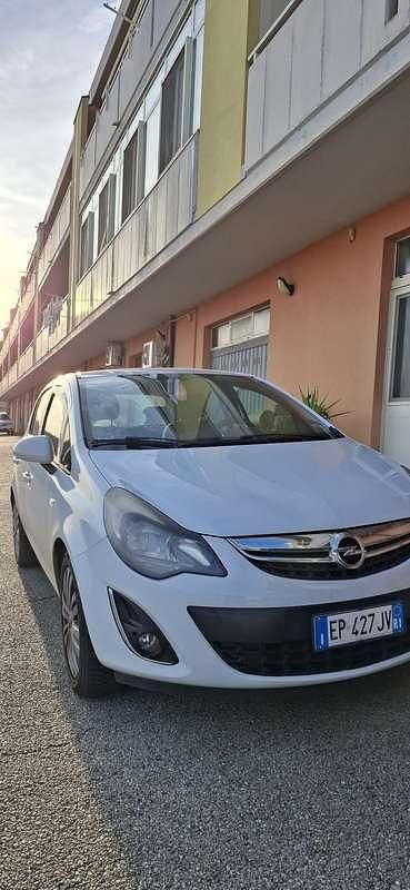 Usata Opel Corsa Edition 95 CV (69 kW) 2013 Berlina