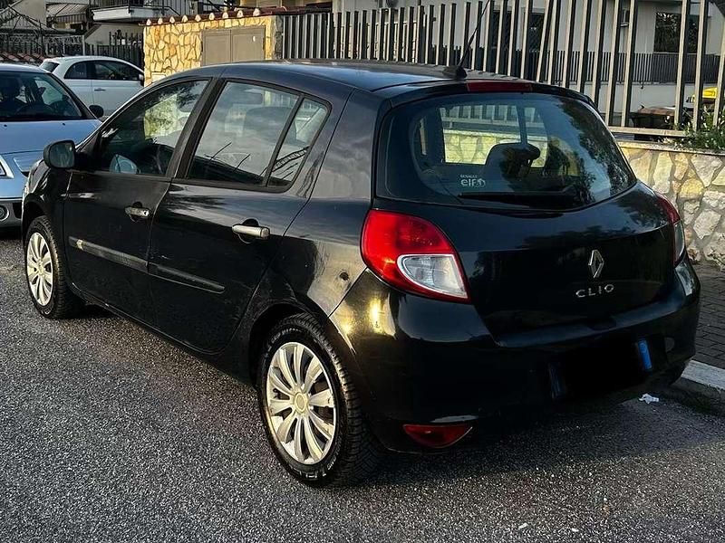 Usata Renault Clio II Dynamique 75 CV (55 kW) 2010 Nero Berlina