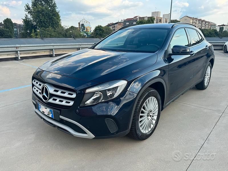 Usata Mercedes GLA200 136 CV (100 kW) 2017 Blu SUV