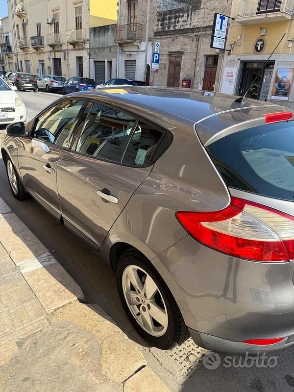 Usata Renault Mégane III 110 CV (80 kW) 2010 Grigio Utilitaria