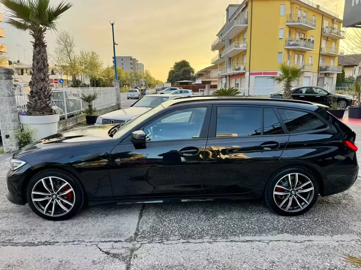 Usata BMW 318 149 CV (109 kW) 2022 Nero Station wagon