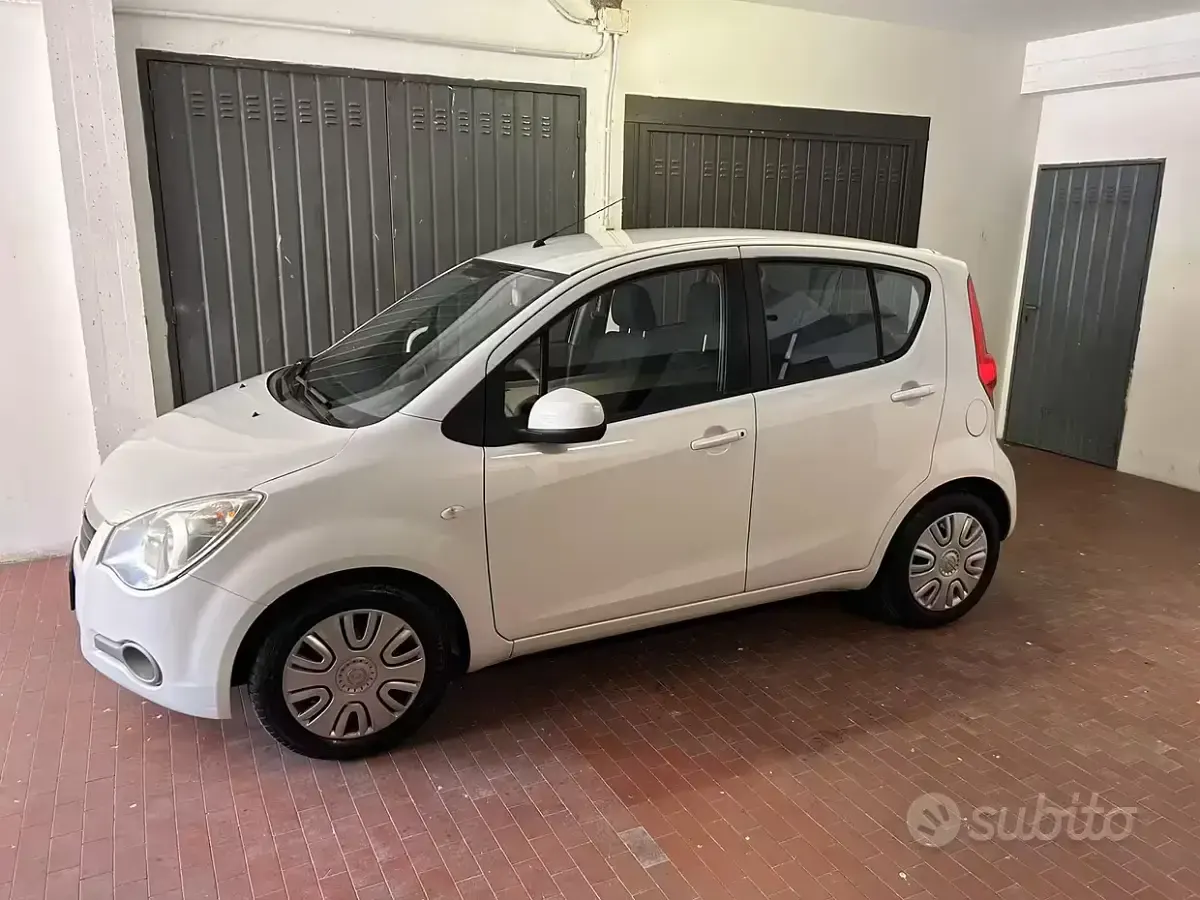 Usata Opel Agila 65 CV (47 kW) 2009 Bianco Utilitaria