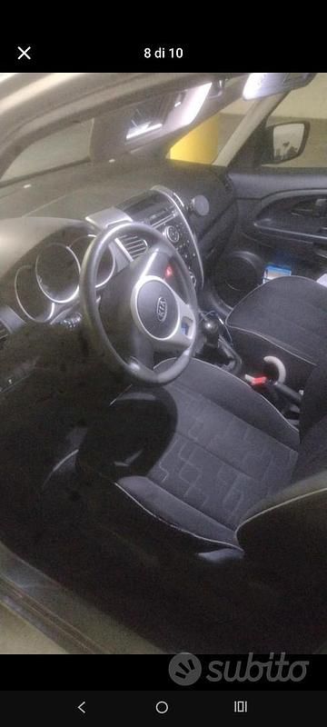 Usata Kia Venga 90 CV (66 kW) 2011 Grigio Utilitaria