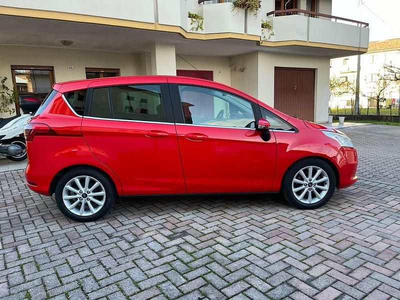 Usata Ford B-MAX Titanium 75 CV (55 kW) 2017 Rosso Monovolume