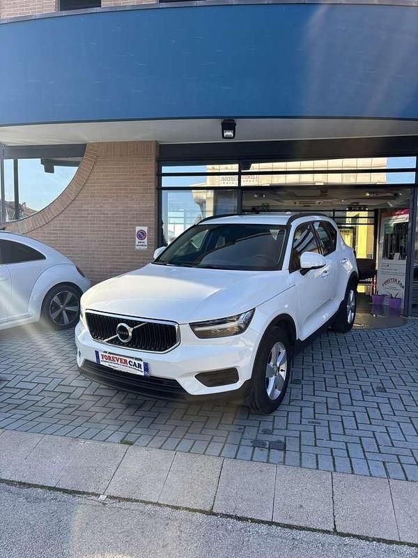 Usata Volvo XC40 Momentum 129 CV (94 kW) 2020 Bianco SUV