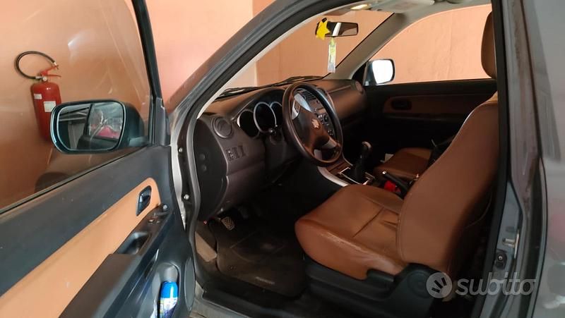 Käytetty Suzuki Vitara 94 HP (69 kW) 2007 Harmaa Katumaasturi