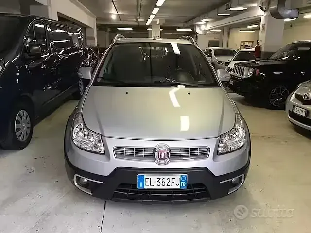Usata Fiat Sedici Emotion 120 CV (88 kW) 2012 Grigio SUV