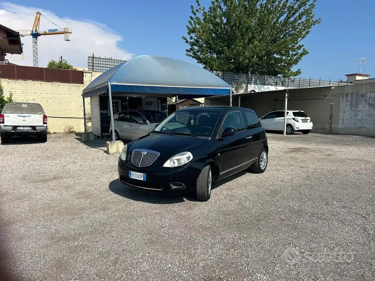 Usata Lancia Ypsilon 69 CV (50 kW) 2011 Nero Utilitaria