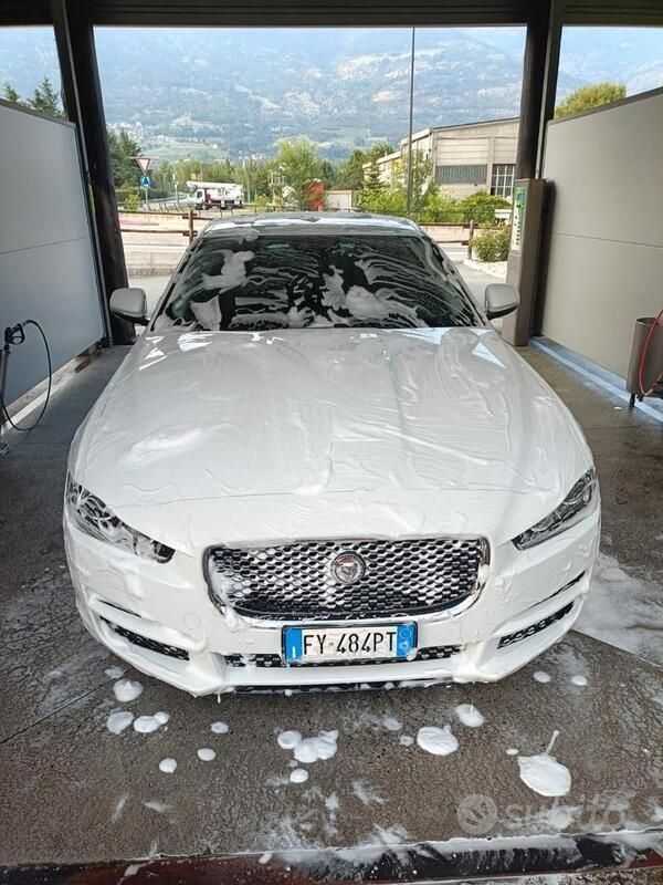Usata Jaguar XE 200 CV (147 kW) 2019 Bianco Berlina
