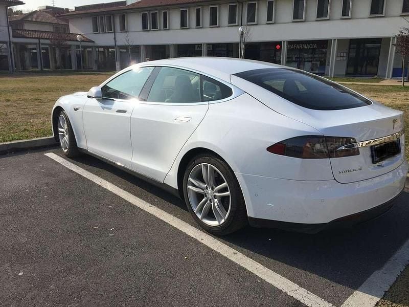 Usata Tesla Model S 135 kW (184 CV) 2016 Bianco Utilitaria