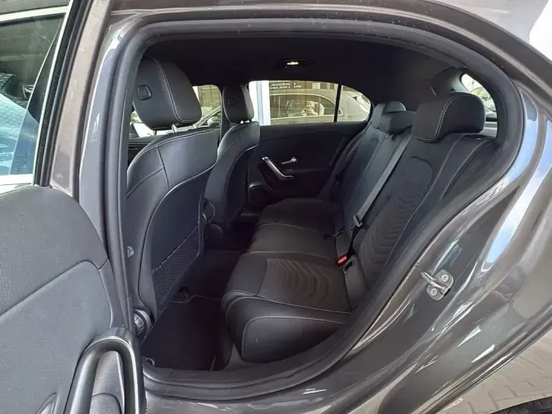 Usata Mercedes A180 Advanced 136 CV (100 kW) 2025 Grigio montagna Utilitaria