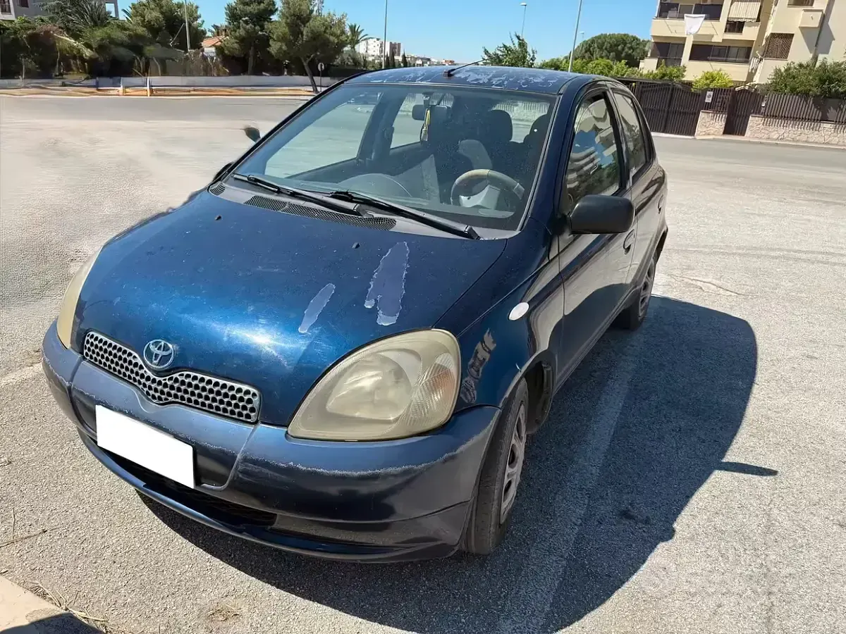 Usata Toyota Yaris 68 CV (50 kW) 2002 Bluazzurro Utilitaria