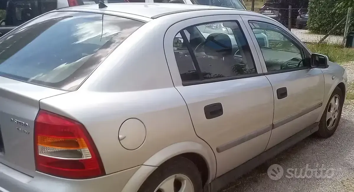Usata Opel Astra 101 CV (74 kW) 2001 Grigio Berlina
