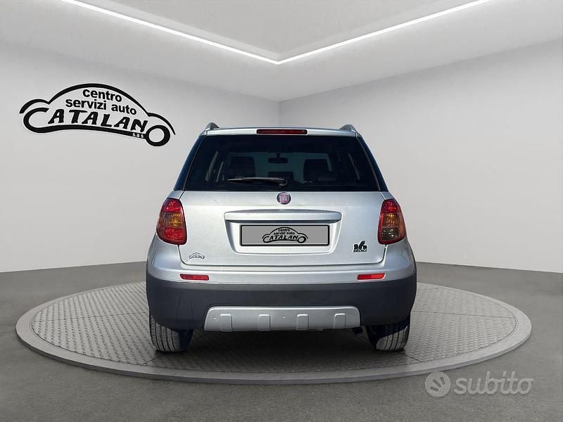 Usata Fiat Sedici 135 CV (99 kW) 2011 Grigio SUV