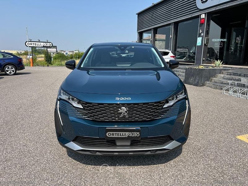 Usata Peugeot 3008 Allure 131 CV (96 kW) 2022 Blu/azzurro SUV