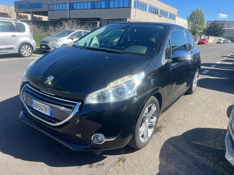 Usata Peugeot 208 Allure 81 CV (59 kW) 2012 Nero Utilitaria