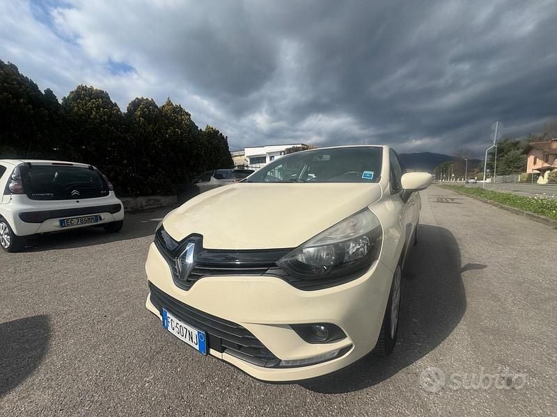 Usata Renault Clio IV Life 75 CV (55 kW) 2016 Grigio Berlina