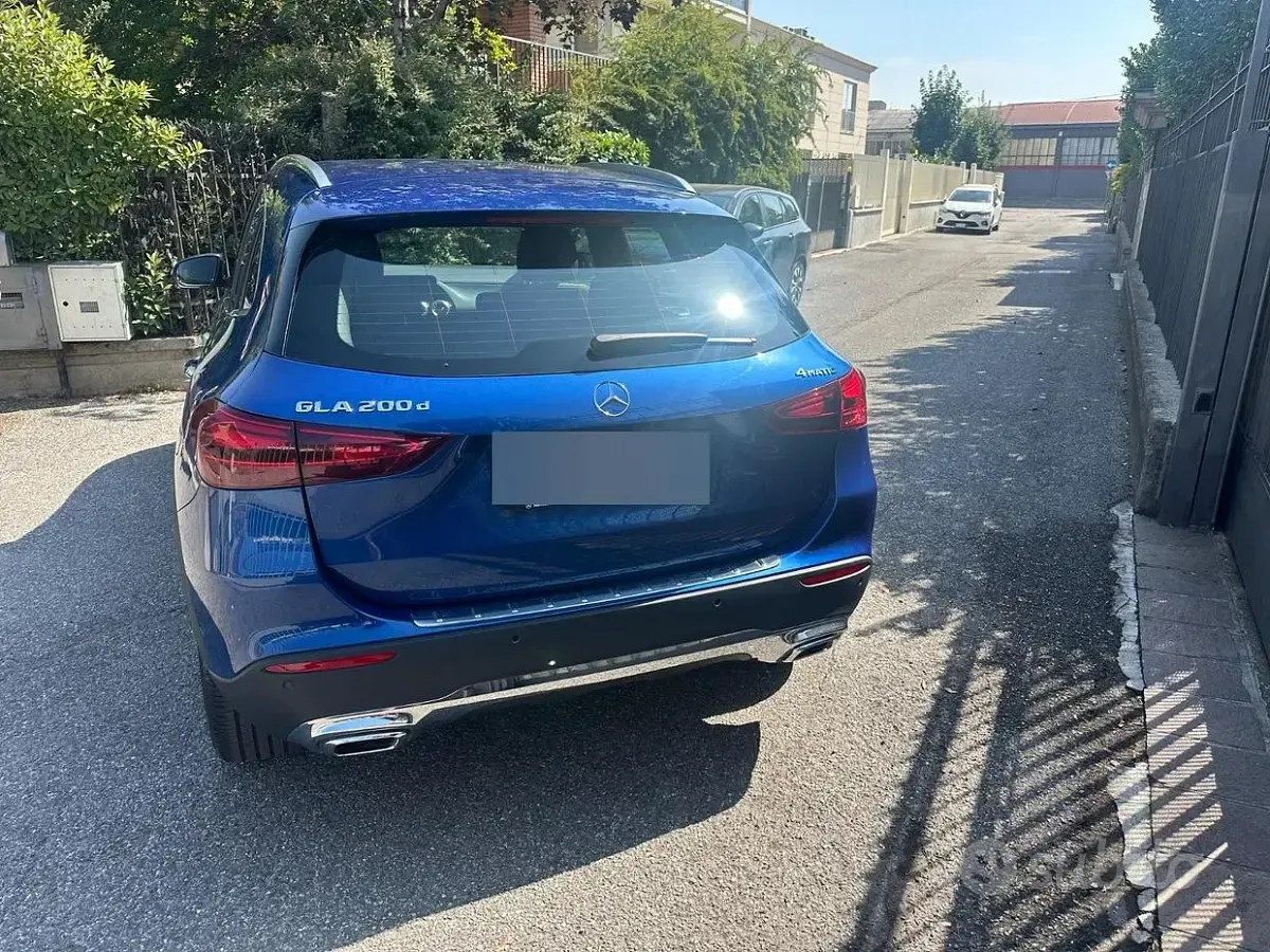 Usata Mercedes GLA200 150 CV (110 kW) 2023 Bluazzurro SUV