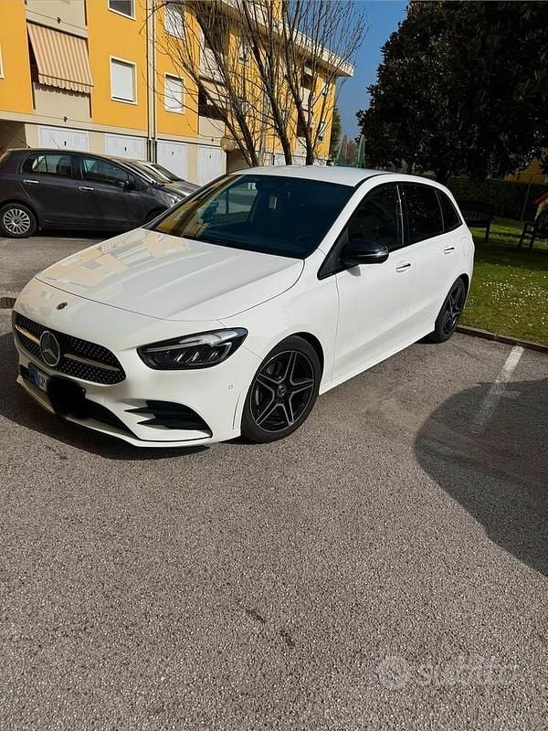 Usata Mercedes B180 AMG line 116 CV (85 kW) 2023 Bianco Monovolume