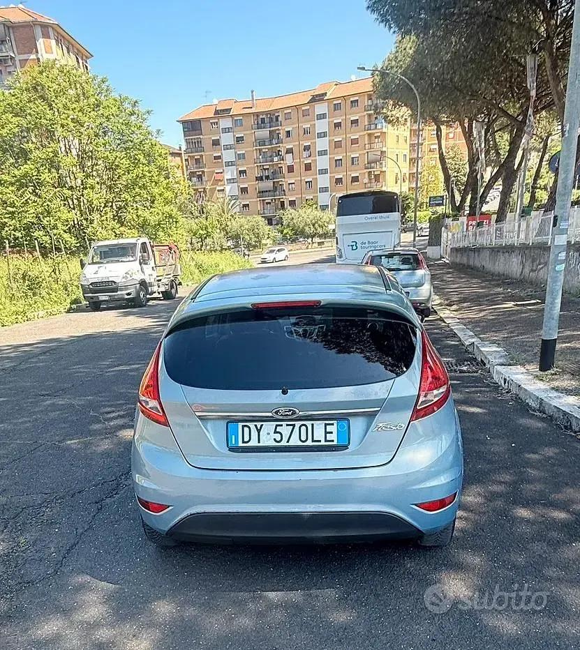 Usata Ford Fiesta 82 CV (60 kW) 2009 Blu Berlina