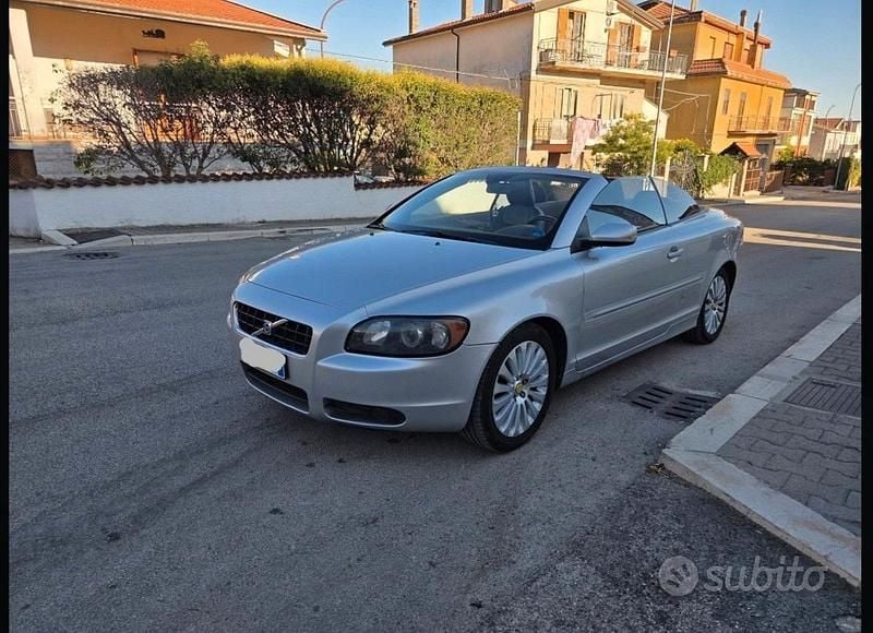 Usata Volvo C70 180 CV (132 kW) 2007 Grigio Cabrio