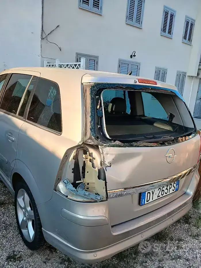 Usata Opel Zafira 150 CV (110 kW) 2009 Monovolume