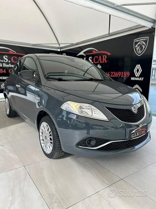 Grigio Usata 2018 Lancia Ypsilon Platinum Due volumi | 7800 € (Buon prezzo) - Immagine 1/4