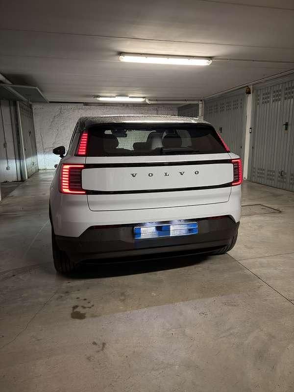 Usata Volvo EX30 Performance 116 kW (158 CV) 2025 Blu/azzurro SUV