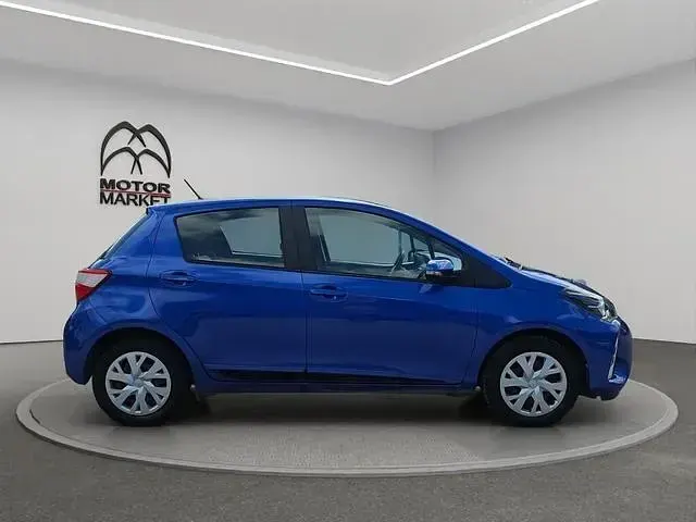 Usata Toyota Yaris Active 69 CV (50 kW) 2018 Blu Berlina