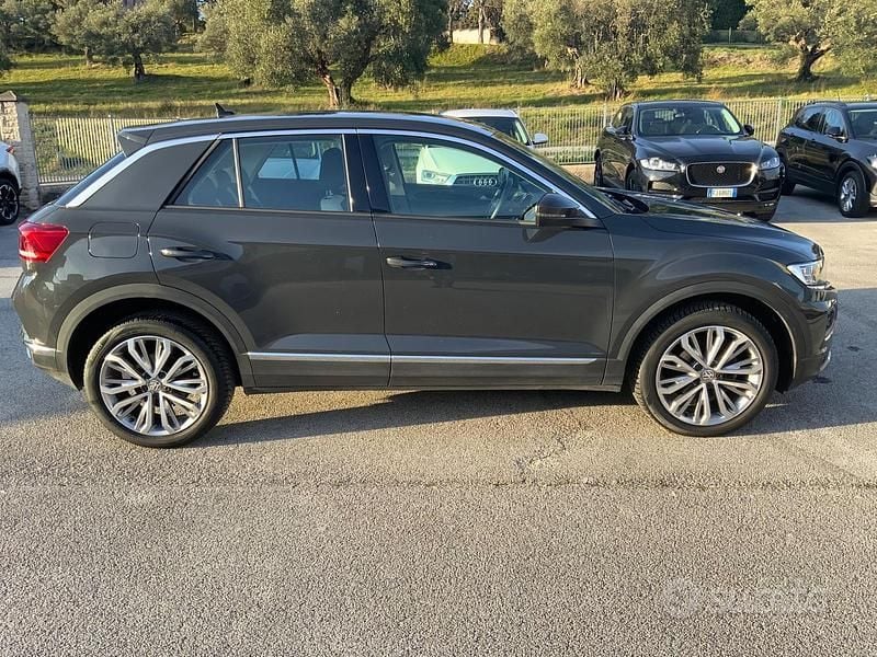 Usata VW T-Roc Advance 116 CV (85 kW) 2019 Grigio SUV