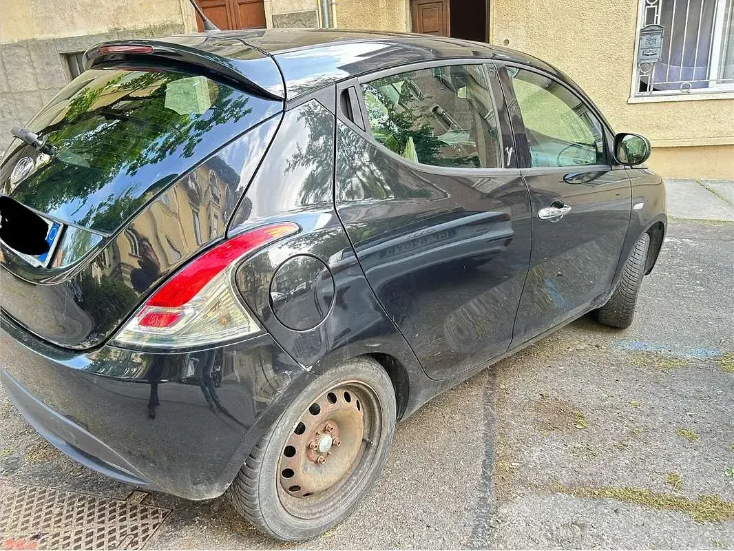 Usata Lancia Ypsilon 95 CV (69 kW) 2013 Nero Utilitaria