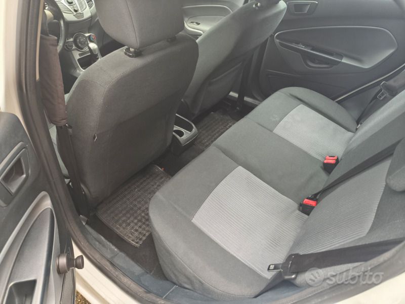 Usata Ford Fiesta 68 CV (50 kW) 2010 Bianco Utilitaria