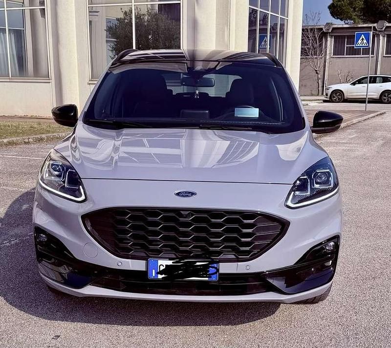 Usata Ford Kuga 152 CV (111 kW) 2023 Grigio SUV