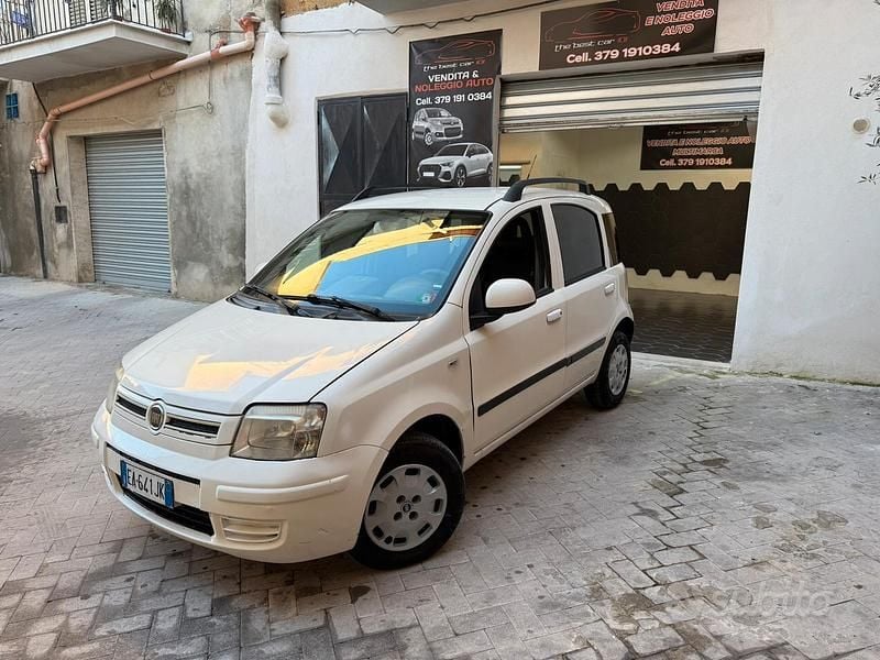 Usata 2010 Fiat Panda Tre volumi | 2490 € (Super prezzo) - Immagine 1/4