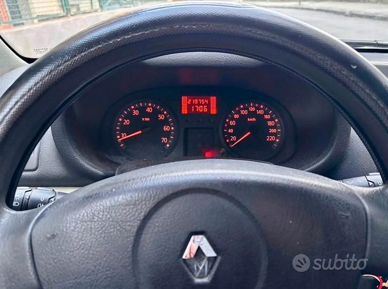 Usata Renault Clio II 68 CV (50 kW) 2006 Grigio Utilitaria