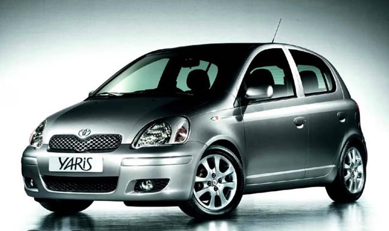 Usata Toyota Yaris Sol 65 CV (47 kW) 2005 Argento Berlina