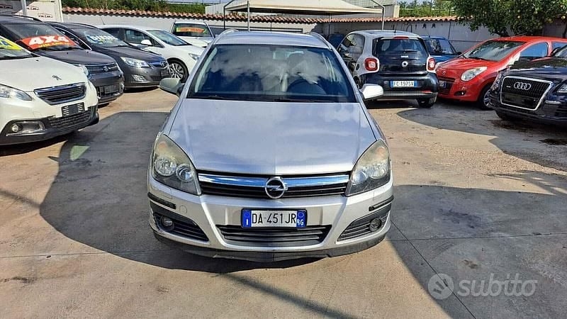 Usata Opel Astra Cosmo 104 CV (76 kW) 2006 Grigio Station wagon