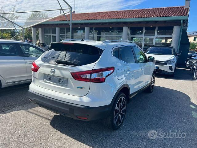 Usata Nissan Qashqai Tekna 110 CV (80 kW) 2014 Bianco SUV
