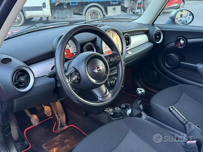 Usata Mini Cooper D 112 CV (82 kW) 2010 Rosso Utilitaria
