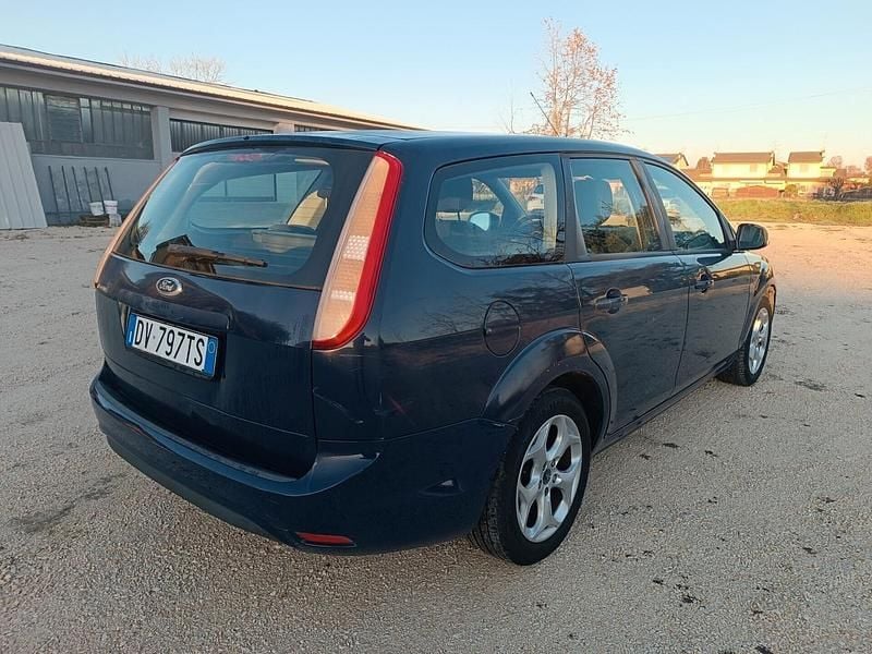 Blu Usata 2009 Ford Focus Station wagon | 2400 € (Buon prezzo) - Immagine 1/4